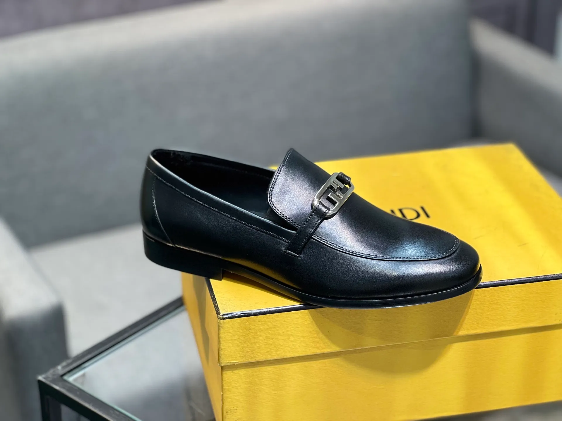 Men's shoes 💰940 [FENDI] Fendi men's business casual leather shoes imported brand cloth/calf leather/open edge beads/brand logo printing -Inner lining: comfortable cowhide lining -Outsole: genuine leather outsole with rubber backing embedded in the heel, perfect injection molding -Super high quality control·Fine workmanship: highlighted (high-end·luxury·grade) -Size: 39-44.38.45.46 Customized, non-returnable